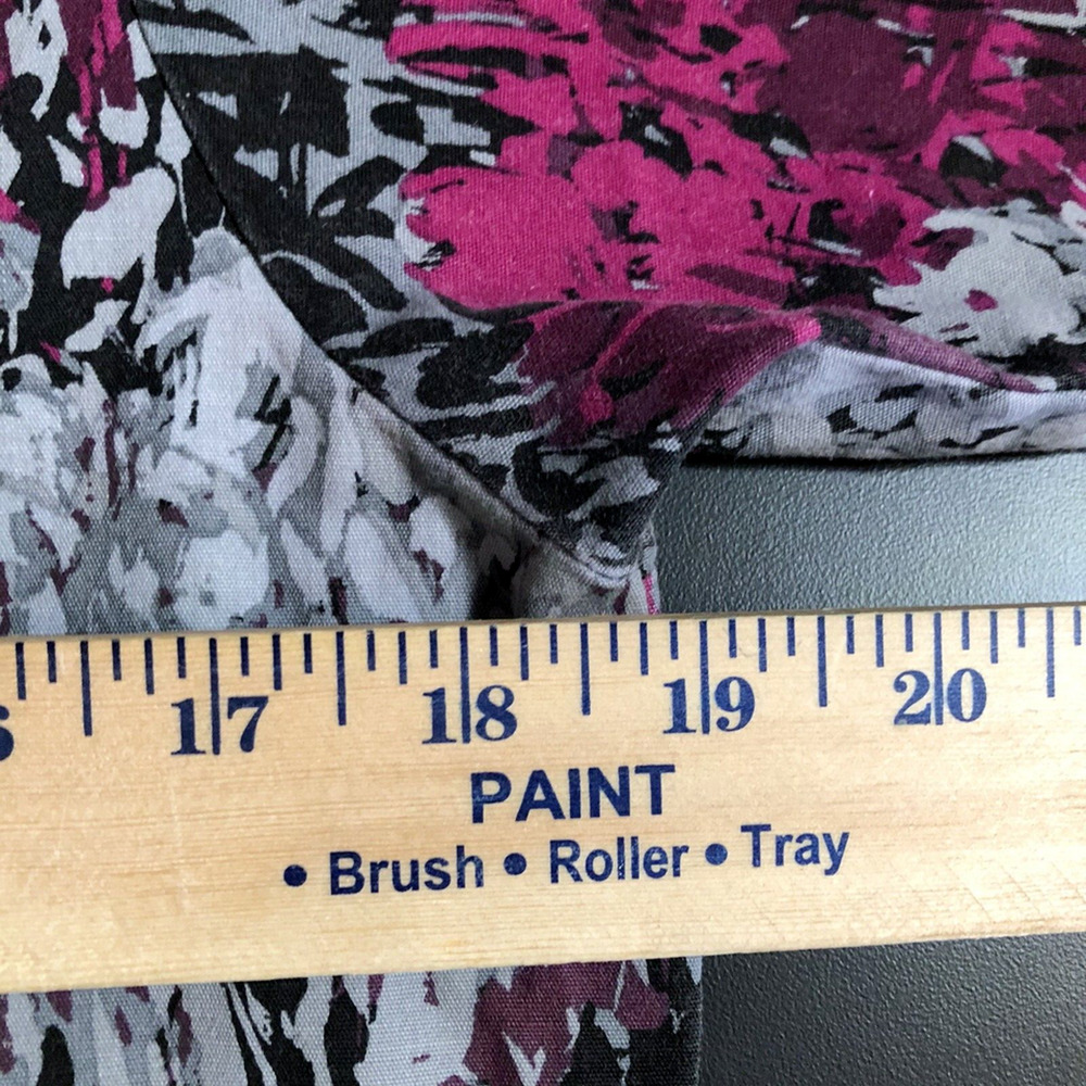 Landau Womens Scrub Top Size Small Pink Gray Black Floral Snap Pockets - Picture 10 of 10